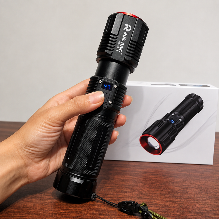 چراغ قوه حرفهای Ruilang RL-2211 شارژی 16000 لومن، برد 500 متر، زومدار و ضدآب IP68